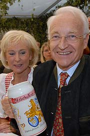 Ministerpräsident Edmund Stoiber gestaltete den Hofbräu Festzelt Hauskrug 2007 (Foto: Ingrid Grossmann)